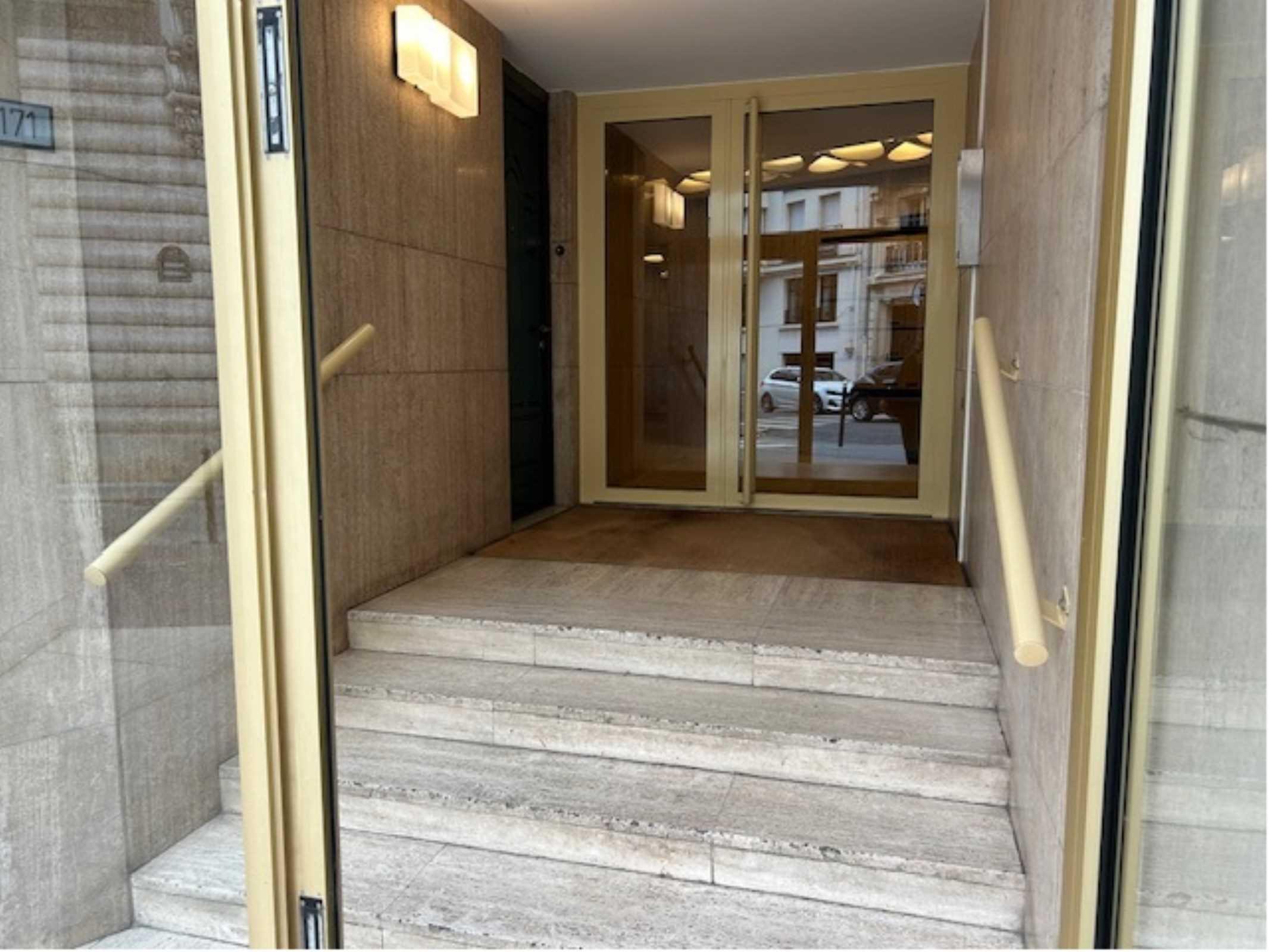 Photo 1 de 6 215 908